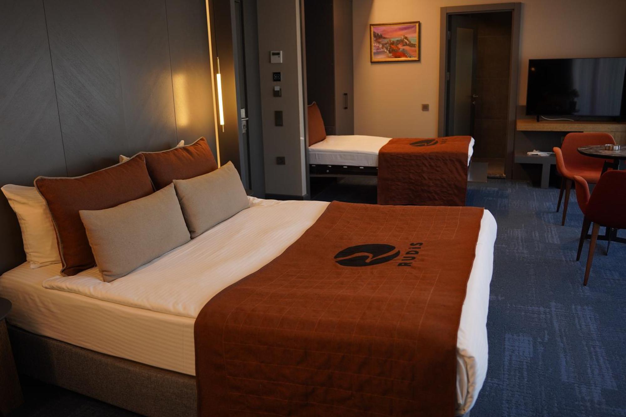 Rudis Hotel ナルリデレ エクステリア 写真