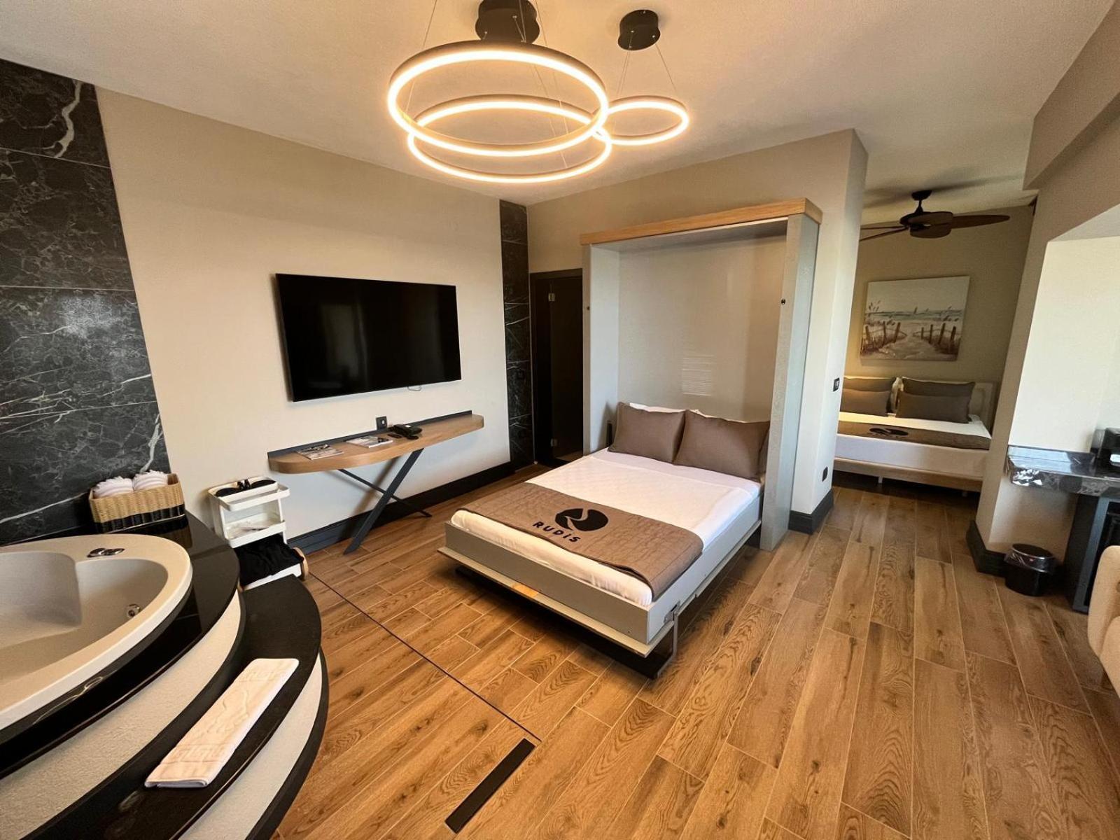 Rudis Hotel ナルリデレ エクステリア 写真